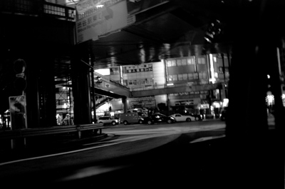 Photo: 夜 2006. Tokyo, Japan, Zeiss Ikon, Carl Zeiss Biogon T* 2.8/28(ZM), Kodak 400TX. 