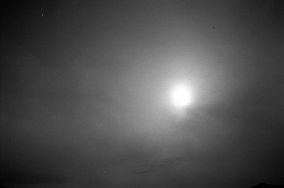 Photo: 太陽 2006. Japan, Zeiss Ikon, Carl Zeiss Biogon T* 2.8/28(ZM), Kodak 400TX.
