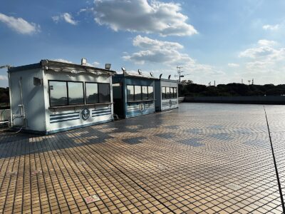 Photo: “Closed unknown shops.”